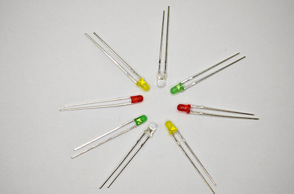 紅外對(duì)管工作原理：從發(fā)射到接收的準(zhǔn)確對(duì)接